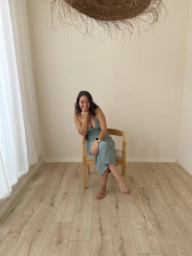 Bárbara seated, relaxed, green dress
